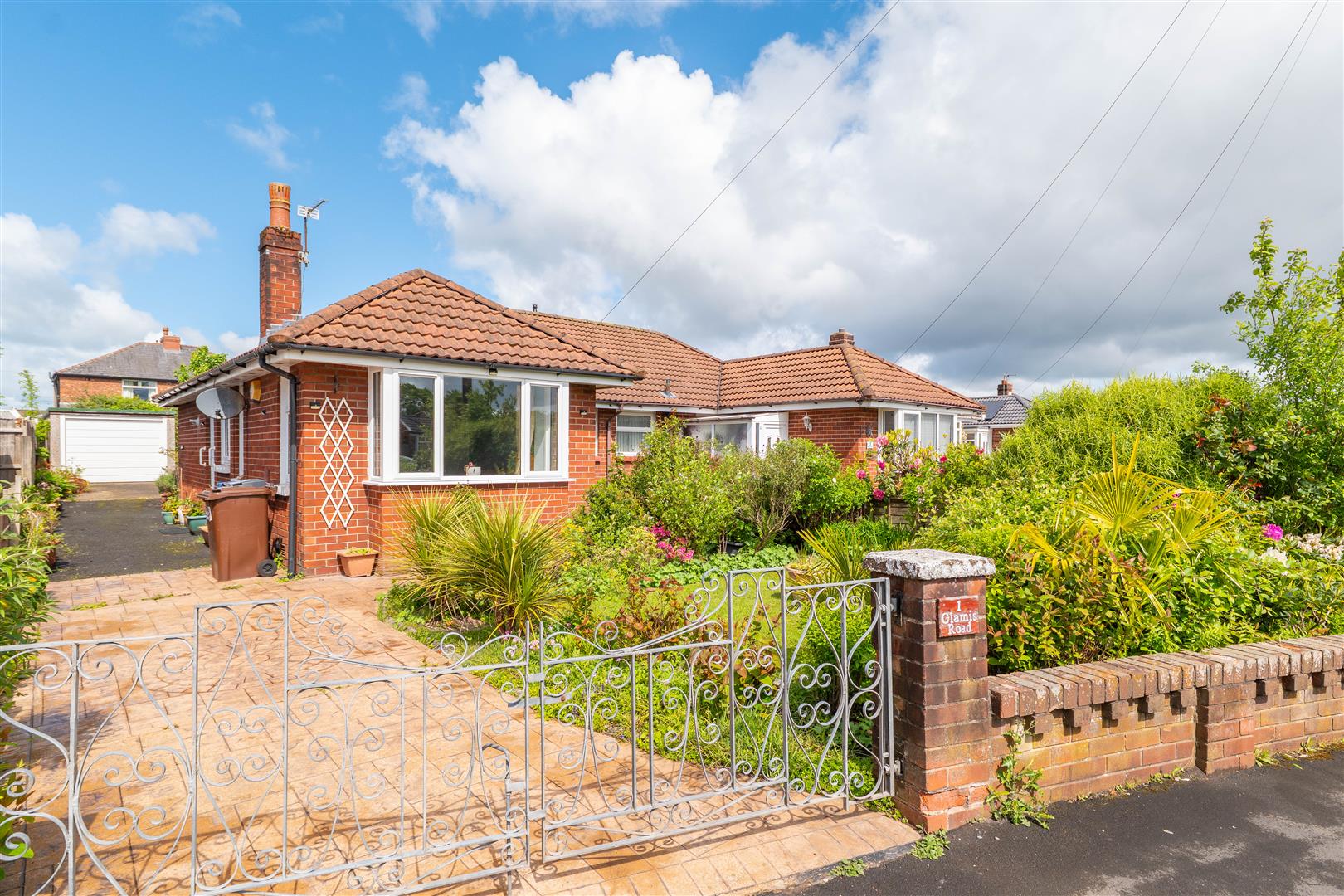 2 bed property in Glamis Road, Leyland